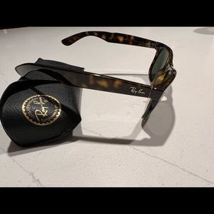 Like New Polarized Ray Ban New Wayfarer Sunglasses